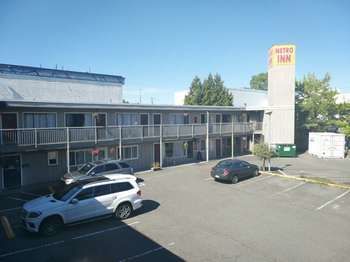 Metro Inn Виктория Экстерьер фото